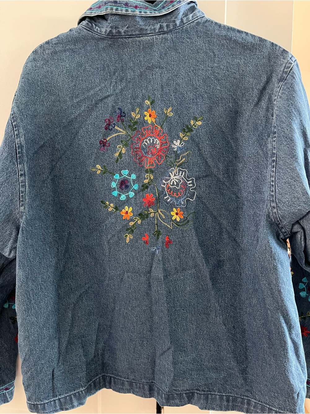 Vintage 90’s Tantrums Blue Embroidered Denim Shacket with Floral Accents boho - Picture 4 of 6